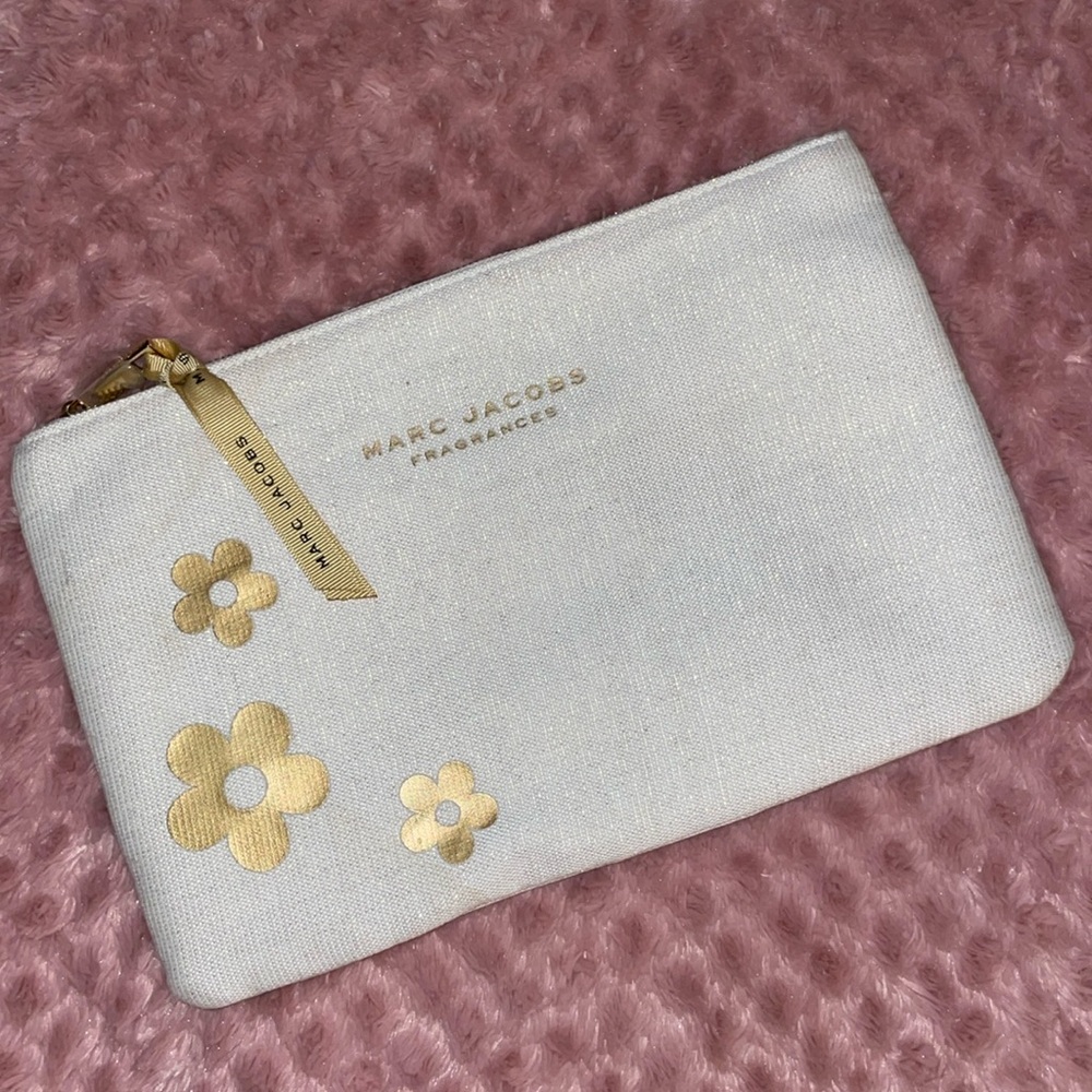 Marc Jacob’s Daisy Floral Cosmetic Makeup Bag Pouch Cream Gold